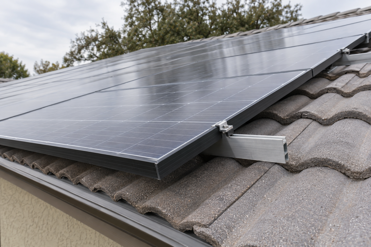 solar company crew installing panels on a Jupiter roof